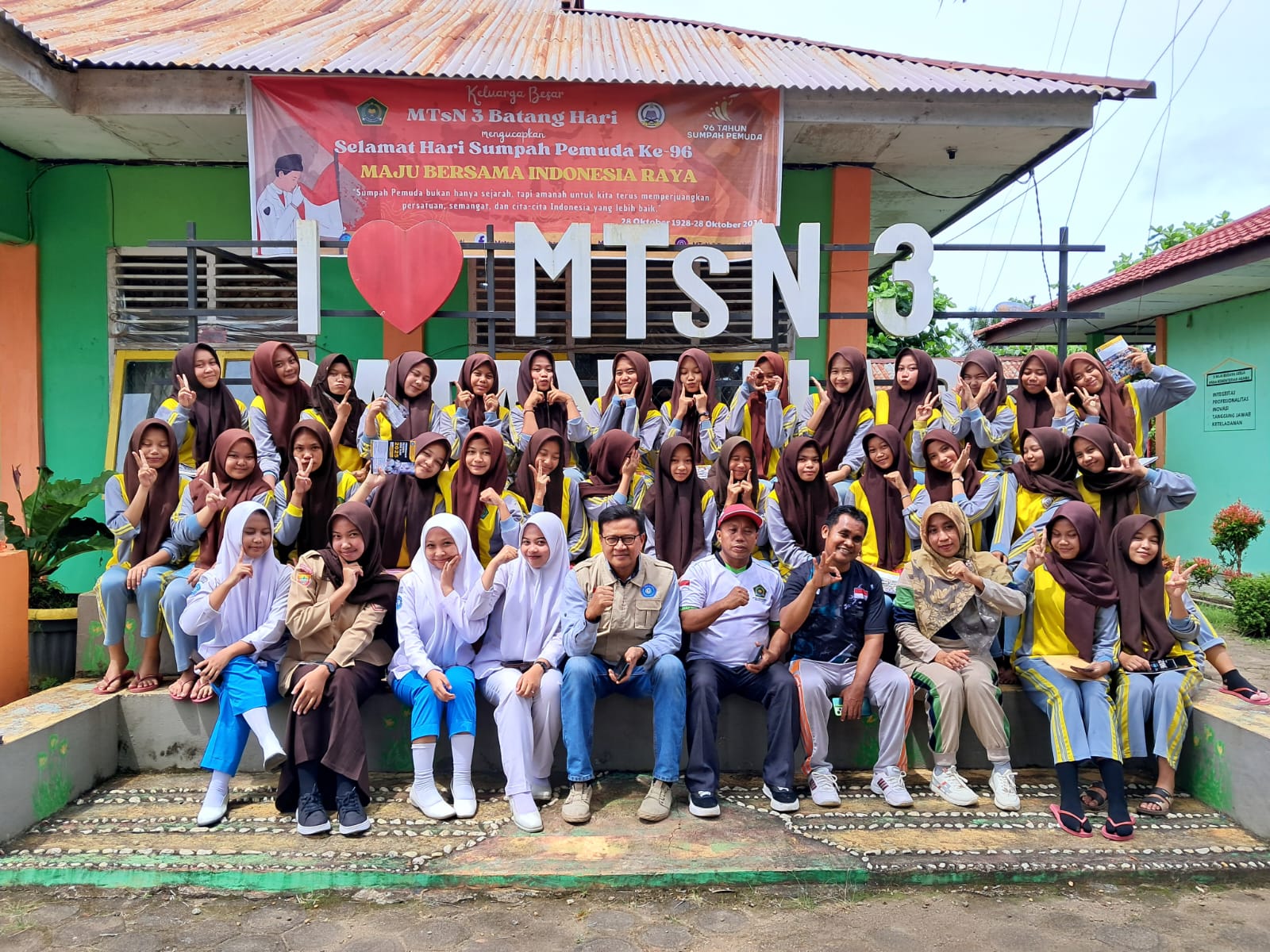 Siswa Kelas IX MTsN 3 Batanghari Terima Sosialisasi PPDB Dari SMK Kesehatan Fania Salsabila