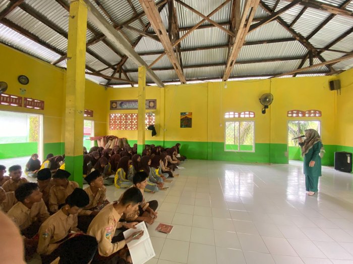 GLM Cakra MTsN 3 Batang Hari Ajak Siswa Kenali Lagu Wajib Nasional dengan Cara Kreatif GLM Cakra MTsN 3 Batang Hari Ajak Siswa Kenali Lagu Wajib Nasional dengan Cara Kreatif
