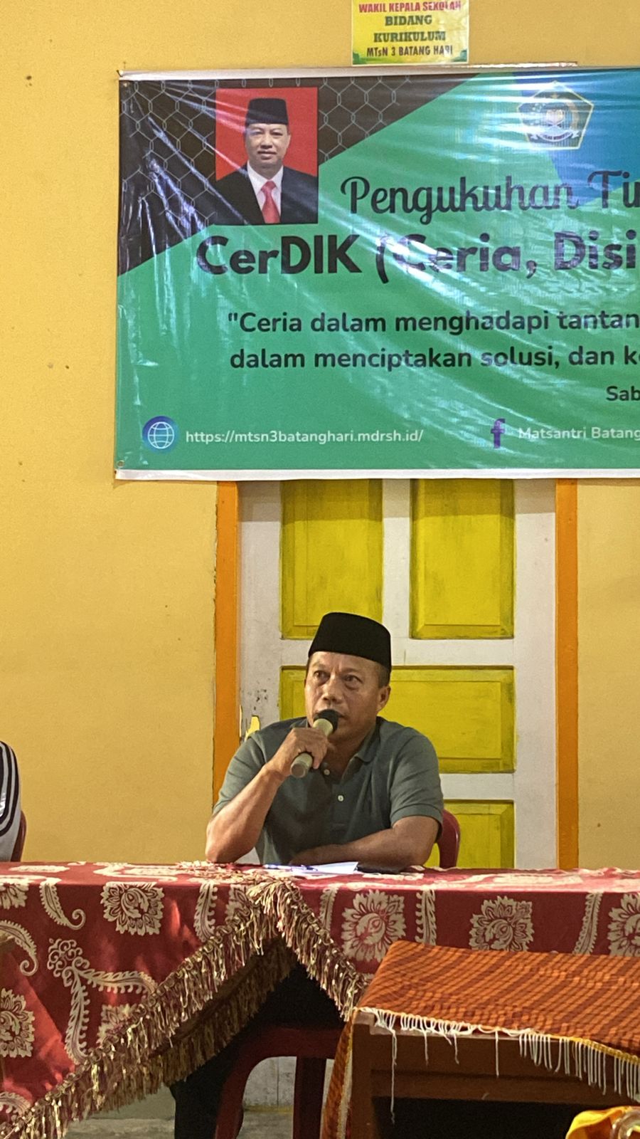 Plt Kepala Madrasah Pimpin Rapat Rutin Perdana Awal Tahun 2025 MTsN 3 Batanghari.