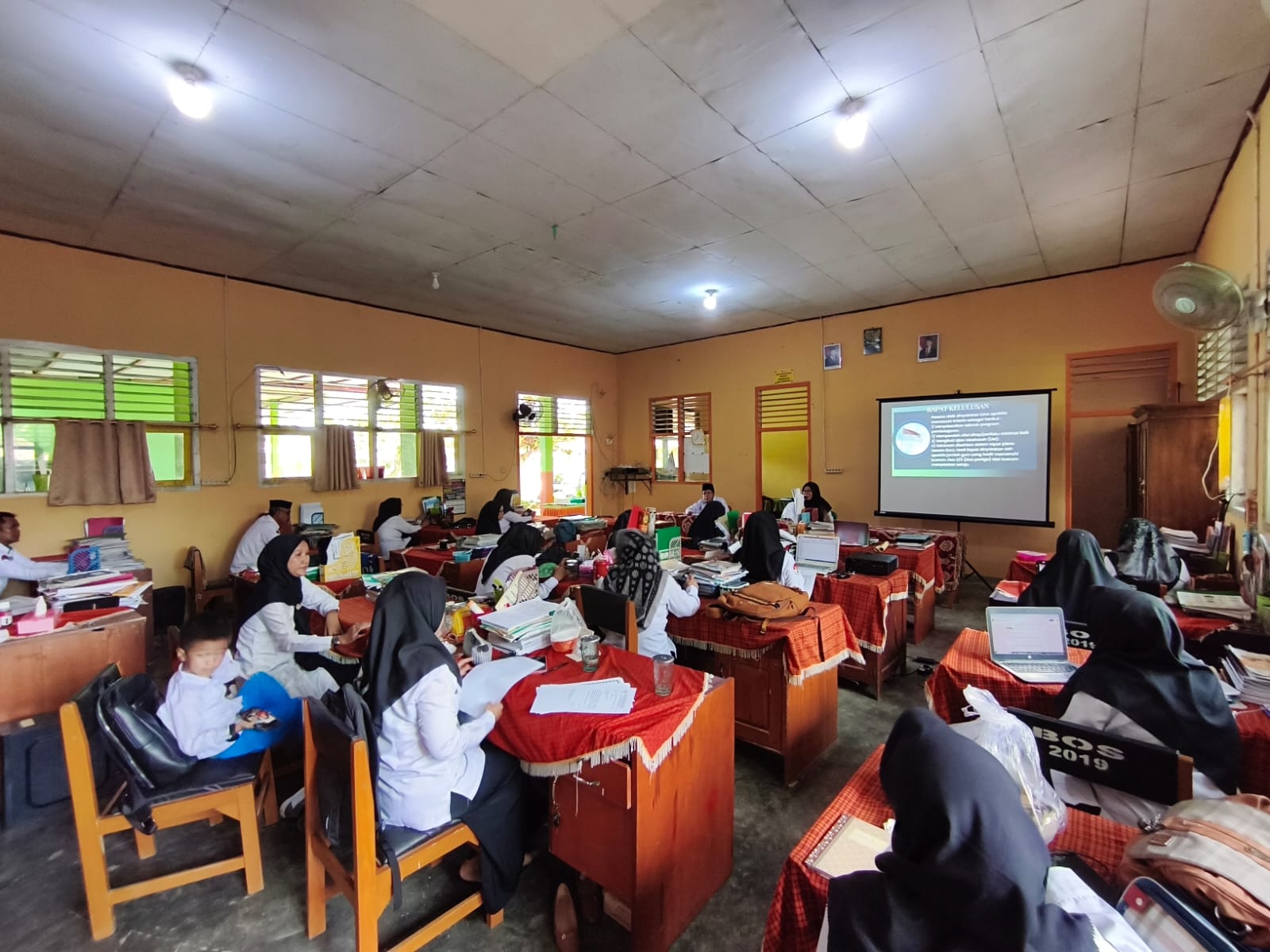 Rapat Penetapan Kelulusan Siswa Kelas IX Tahun Pelajaran 2024/2025 MTsN 3 Batang Hari