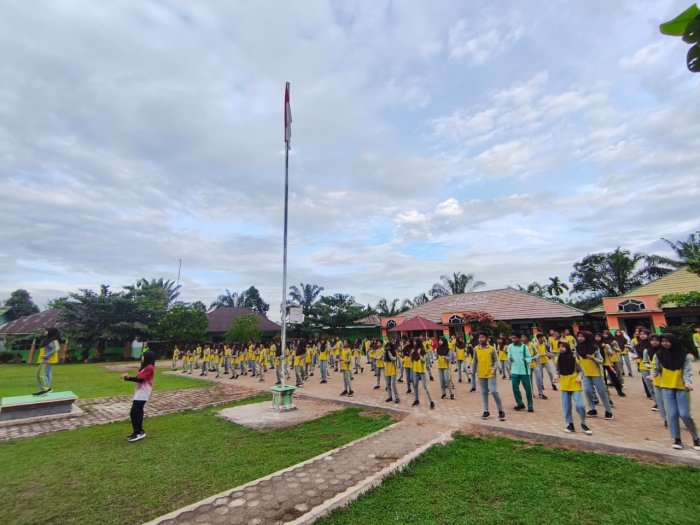 Giat Jumat Sehat, MTsN 3 Batang Hari Sosialisasikan Senam Melayu Nusantara Giat Jumat Sehat, MTsN 3 Batang Hari Sosialisasikan Senam Melayu Nusantara