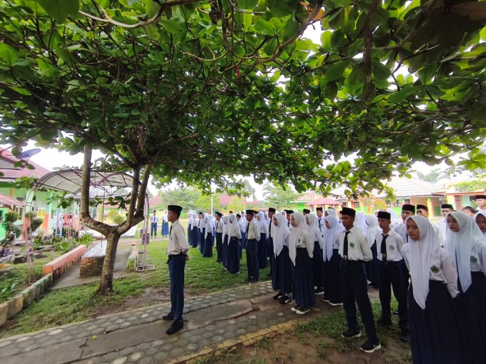Awali Ujian Madrasah, MTsN 3 Batang Hari Gelar Apel Pembukaan Penuh Khidmat Awali Ujian Madrasah, MTsN 3 Batang Hari Gelar Apel Pembukaan Penuh Khidmat