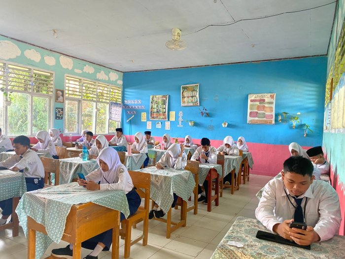 ASAS Kelas IX MTsN 3 Batang Hari Dimulai, Sistem CBT Android Berjalan Tanpa Kendala ASAS Kelas IX MTsN 3 Batang Hari Dimulai, Sistem CBT Android Berjalan Tanpa Kendala