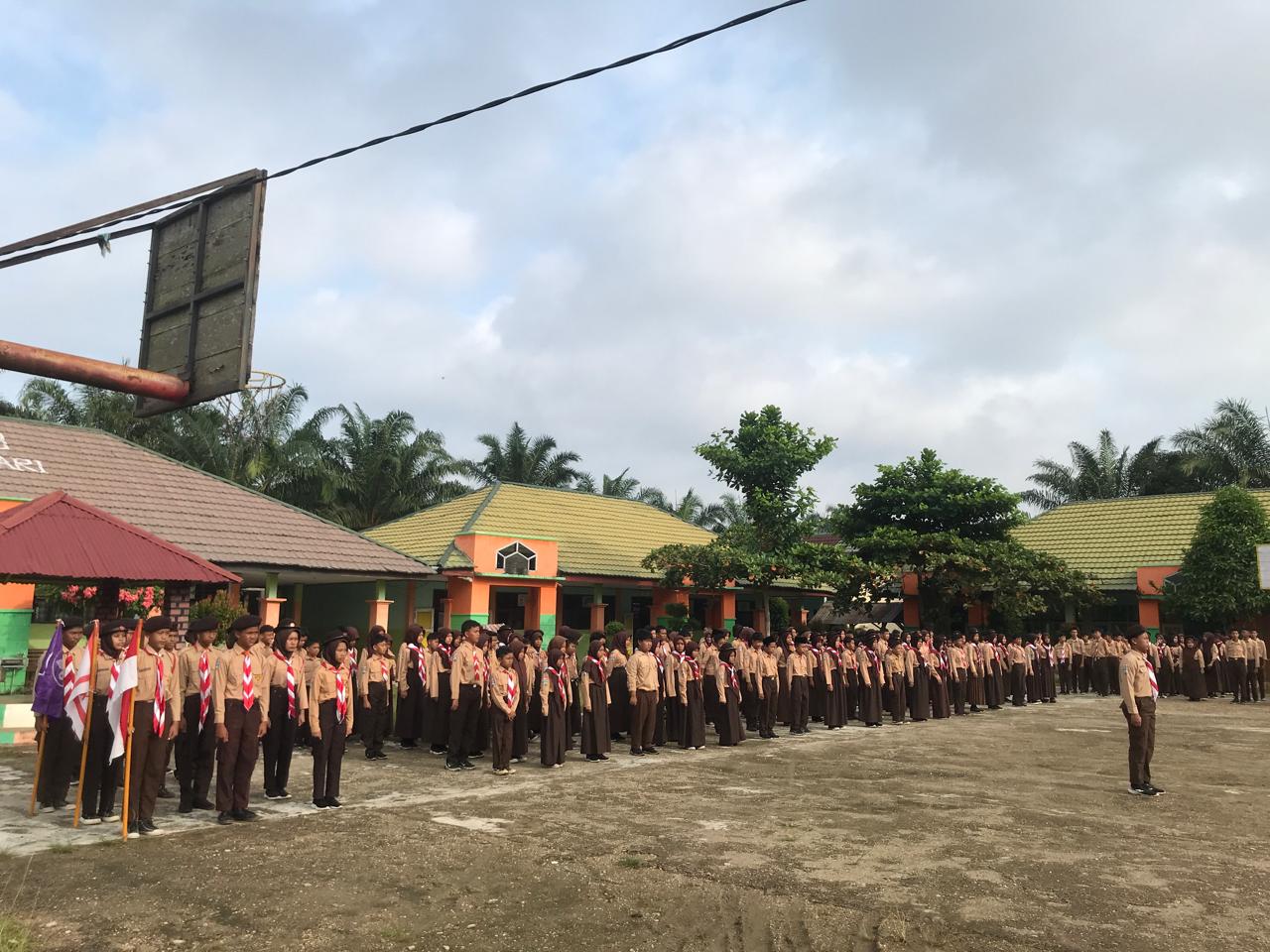 MTsN 3 Batang Hari Gelar Apel Pembukaan Latihan Pramuka Semester Genap Tahun Pelajaran 2024/2025