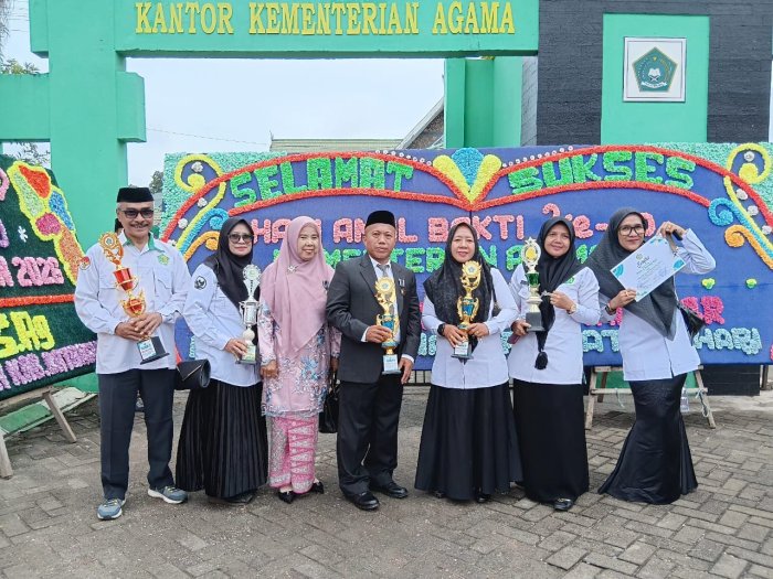 HAB Ke-80: MTsN 3 Batang Hari Pulang dengan Deretan Piala dan Piagam Penghargaan