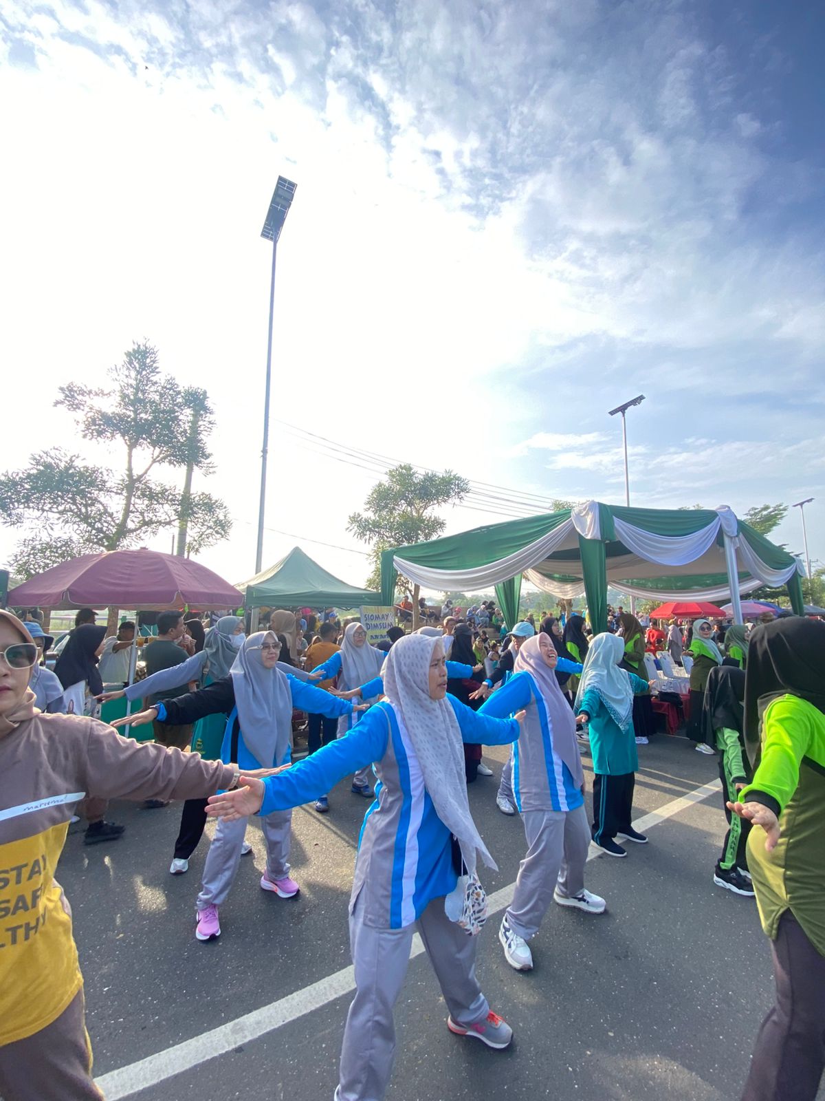 MTsN 3 Batanghari Ikuti Jalan Santai Kerukunan Dan Senam Kebugaran Jasmani Yang Digelar Oleh Kemenag Batanghari