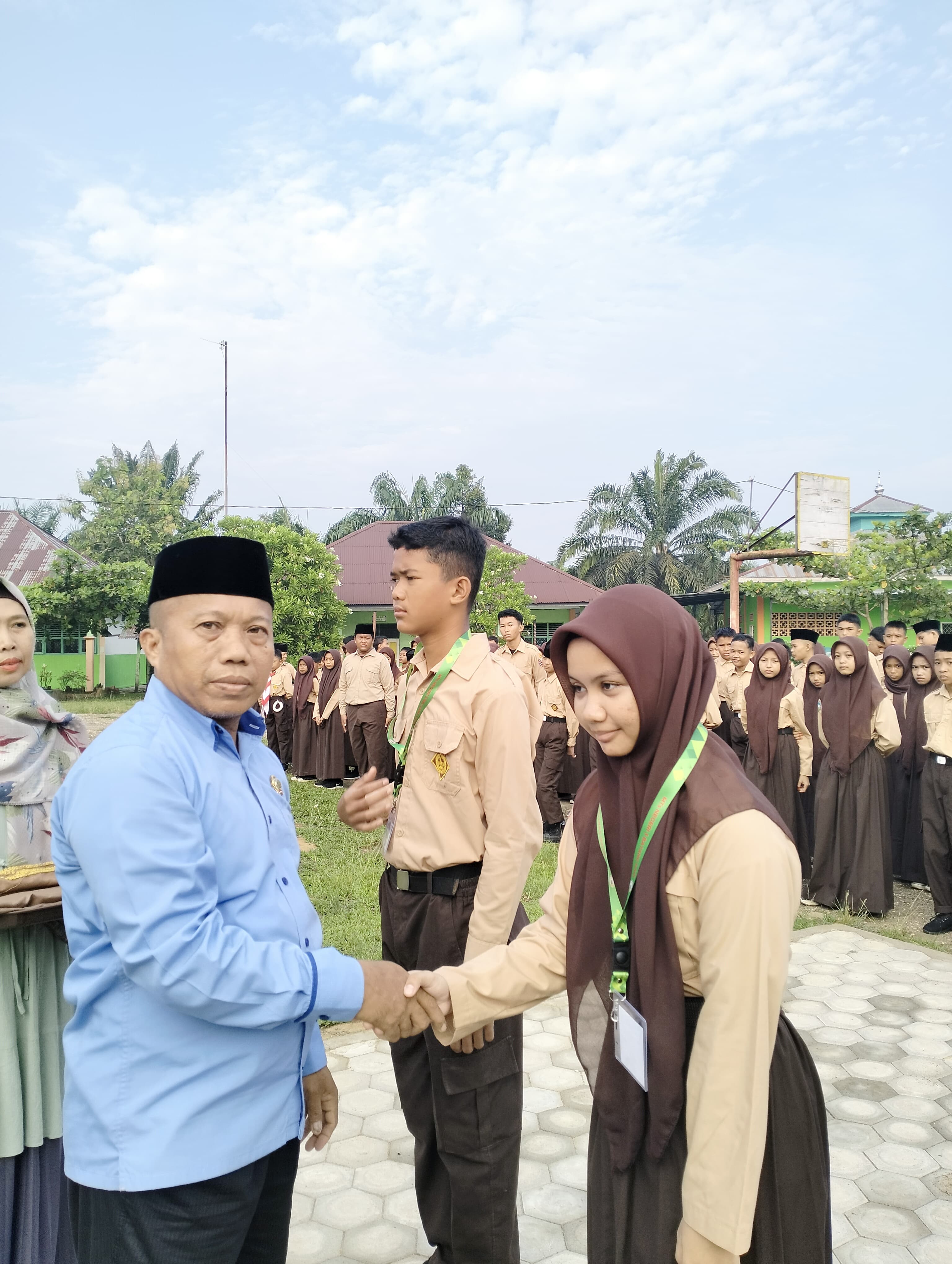 Hari Pertama Ujian Semester Genap Tahun Pelajaran 2024/2025 MTsN 3 Batang Hari Berjalan Tertib Hari Pertama Ujian Semester Genap Tahun Pelajaran 2024/2025 MTsN 3 Batang Hari Berjalan Tertib