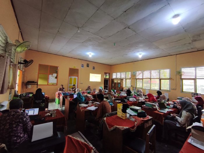 Menuju Madrasah Unggul, MTsN 3 Batang Hari Gelar Rapat Rutin Oktober