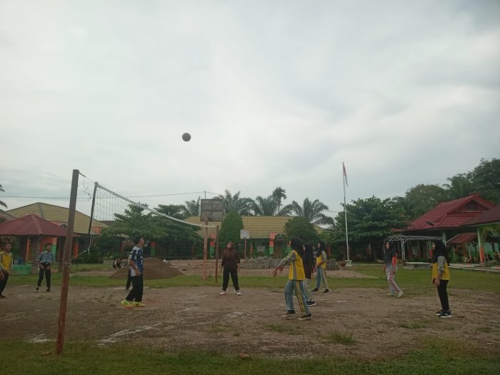 MTsN 3 Batang Hari Aktifkan Latihan Rutin Ekstrakurikuler Bola Voli MTsN 3 Batang Hari Aktifkan Latihan Rutin Ekstrakurikuler Bola Voli