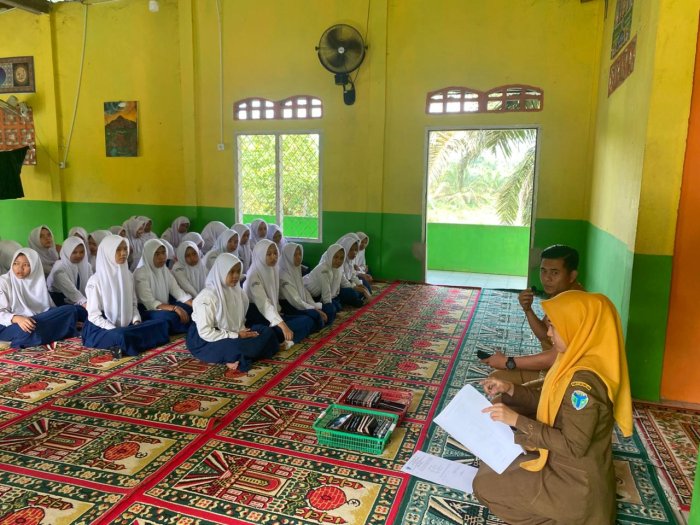 Siswa MTsN 3 Batang Hari Ikuti Skrining Kesehatan Jiwa Bersama Puskesmas Tenam Siswa MTsN 3 Batang Hari Ikuti Skrining Kesehatan Jiwa Bersama Puskesmas Tenam