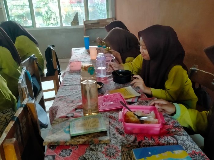 Satu Bekal, Seribu Manfaat: MTsN 3 Batang Hari Teguhkan Komitmen Kurangi Sampah Plastik