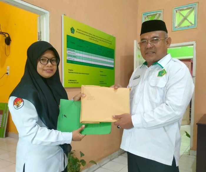 Pastikan Penerbitan Tepat Waktu, Kepala MTsN 3 Batang Hari Jemput Langsung Blanko Ijazah di Kemenag Pastikan Penerbitan Tepat Waktu, Kepala MTsN 3 Batang Hari Jemput Langsung Blanko Ijazah di Kemenag