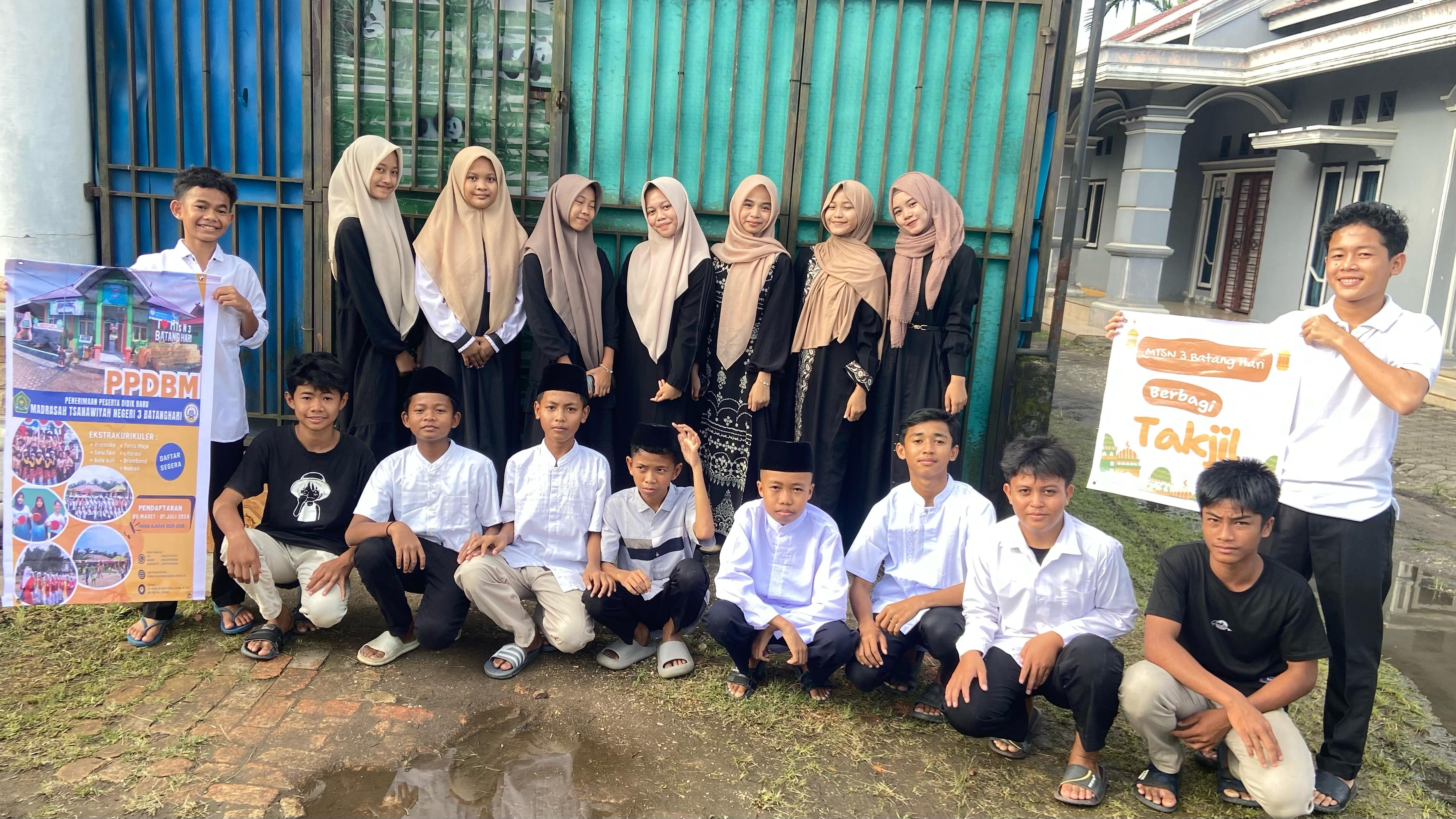 MTsN 3 Batang Hari Gelar Istighosah Hingga Aksi Berbagi Takjil, dalam Rangka HUT Ke-28 Tahun 2025