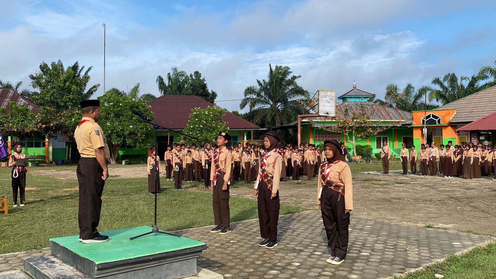 MTsN 3 Batang Hari Gelar Upacara Peringatan Hari Pramuka ke-64