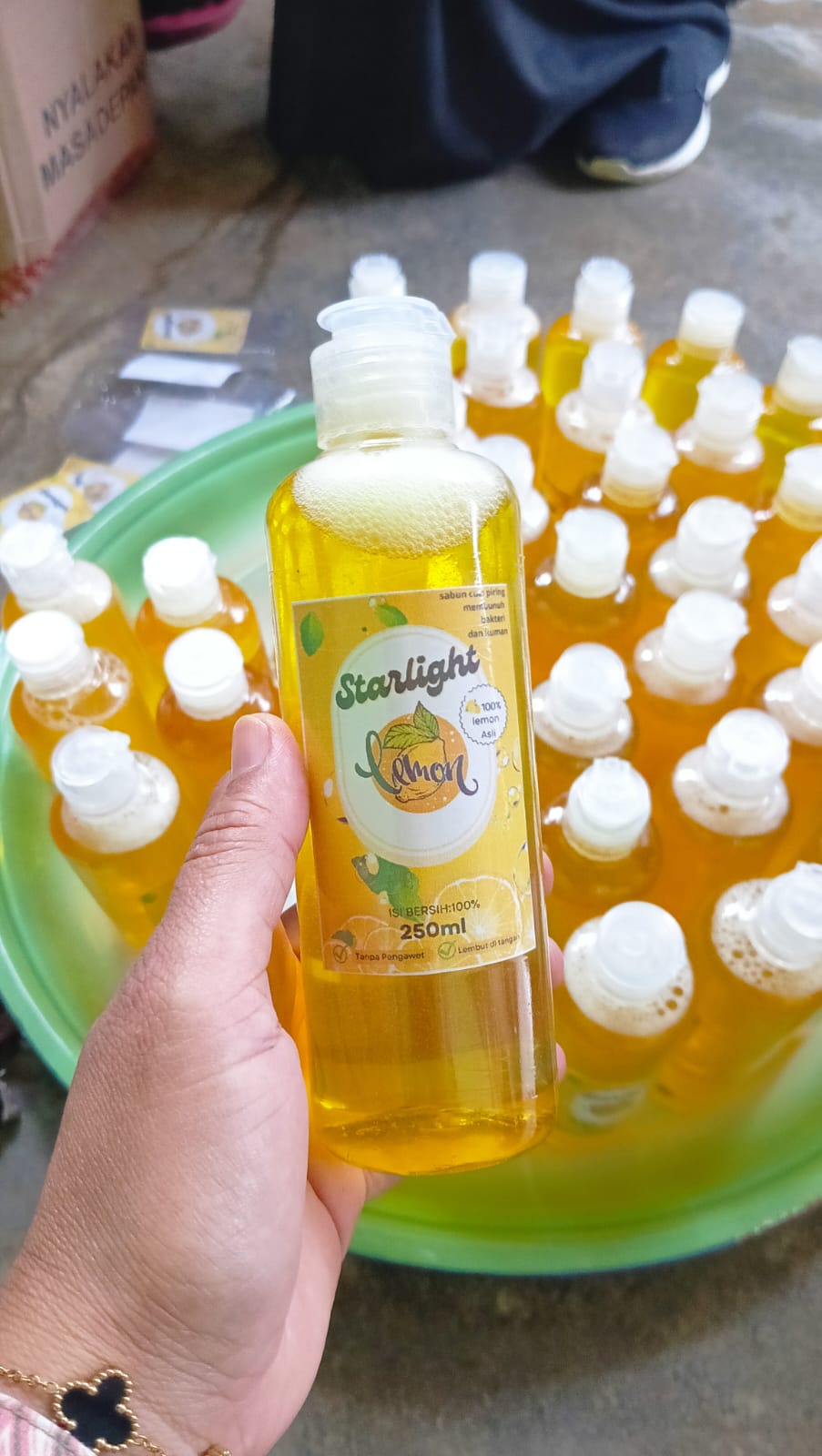 Implementasikan Kurikulum Merdeka, MTsN 3 Batang Hari Ajarkan Kemandirian Lewat P5 Tema Kewirausahaan : Membuat Sabun Cuci Piring Cair