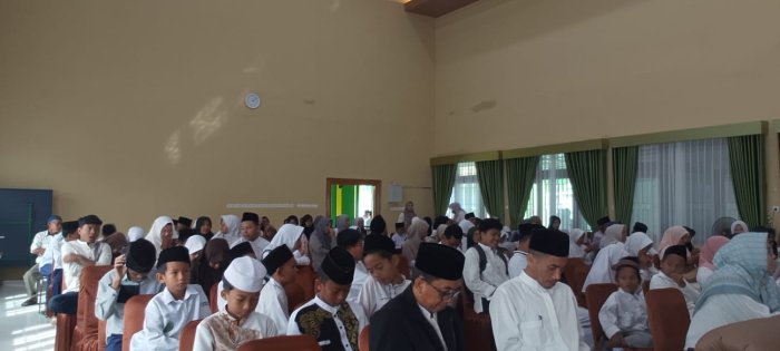 Lebaran Yatim, Momentum Menebar Maslahat: Kepala MTsN 3 Batang Hari Hadiri Launching di Kemenag Batang Hari