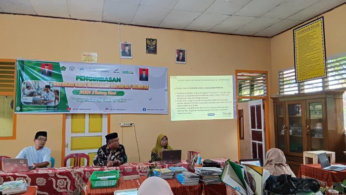 Pengimbasan Gema AI Dilaksanakan Secara Luring dan Daring, MTsN 3 Batang Hari Perkuat Kompetensi Guru