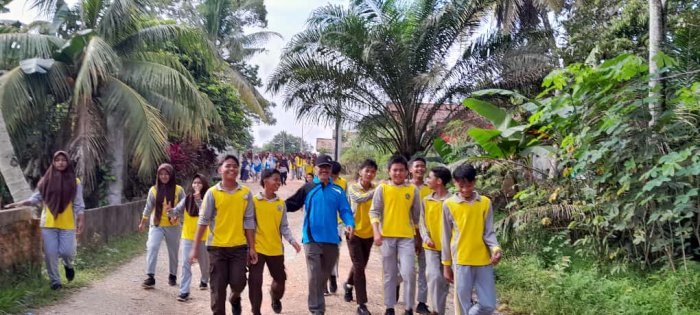 Sehat, Ceria, dan Bersahabat! Jalan Santai Bareng Keluarga Besar MTsN 3 Batang Hari