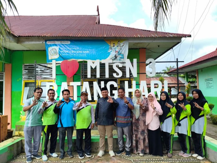 Semakin ASRI, Semakin Berprestasi: Tim Penilai Madrasah ASRI Kunjungi MTsN 3 Batang Hari