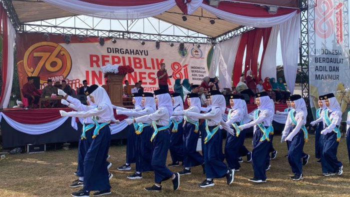 Tampil Kompak dan Rapi, Tim Gerak Jalan MTsN 3 Batang Hari Meriahkan Pawai HUT Ke-81 RI Tampil Kompak dan Rapi, Tim Gerak Jalan MTsN 3 Batang Hari Meriahkan Pawai HUT Ke-81 RI