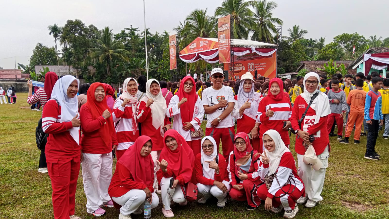 MTsN 3 Batang Hari Meriahkan Jalan Santai Pembangunan dan Senam Bersama HUT ke-80 RI