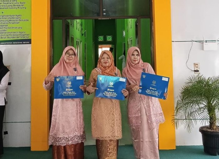 Tiga Guru MTsN 3 Batang Hari Dianugerahi Satyalencana pada HAB Ke-80 Kemenag 2026