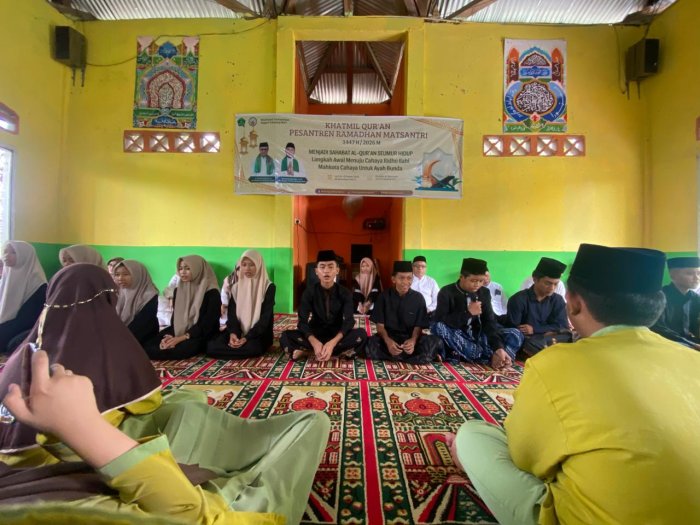 Khatmil Quran Tutup Pesantren Ramadan MTsN 3 Batang Hari, Menjadi Sahabat Al-Quran Seumur Hidup Khatmil Quran Tutup Pesantren Ramadan MTsN 3 Batang Hari, Menjadi Sahabat Al-Quran Seumur Hidup