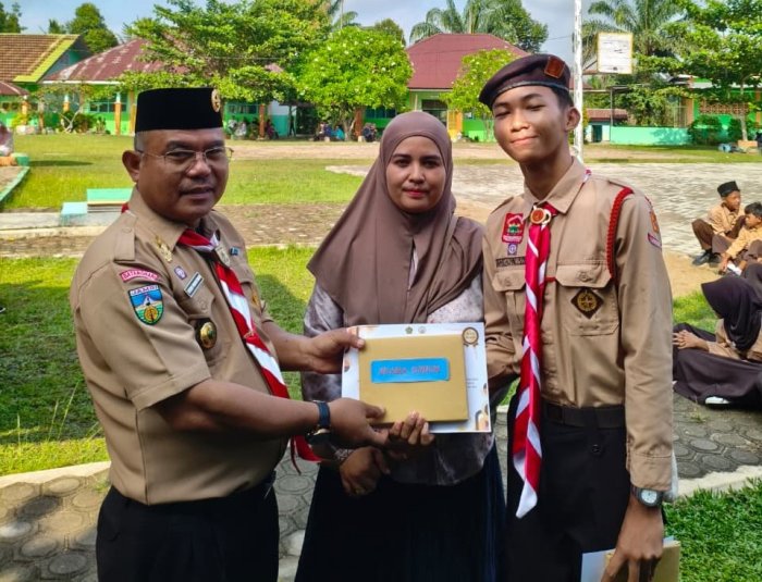Penerimaan Rapor Semester Genap, MTsN 3 Batang Hari Apresiasi Prestasi dan Perkuat Sinergi dengan Orang Tua