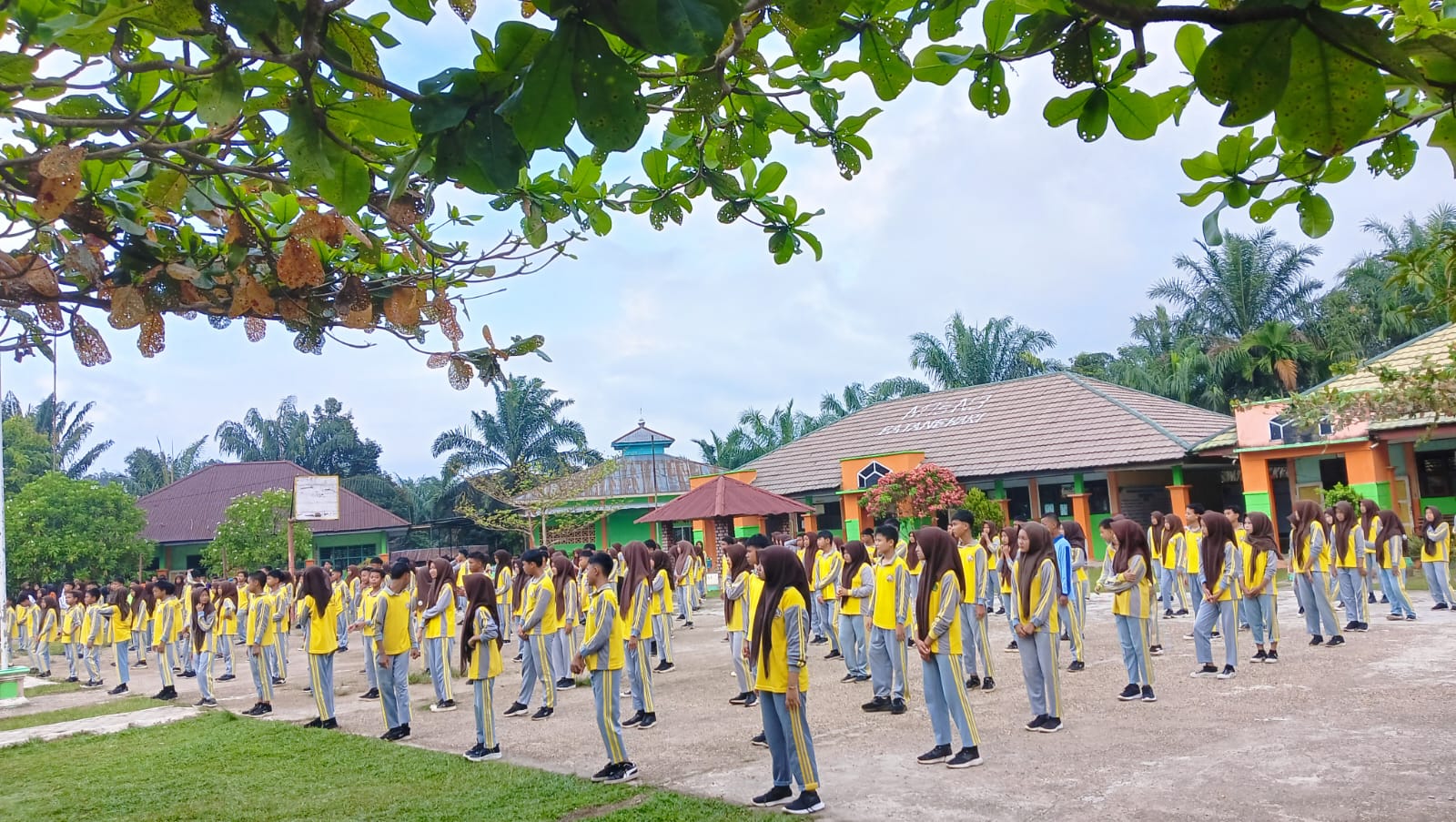 MTsN 3 Batang Hari Gelar Senam Rutin Setiap Sabtu Pagi dengan Senam Anak Indonesia Hebat