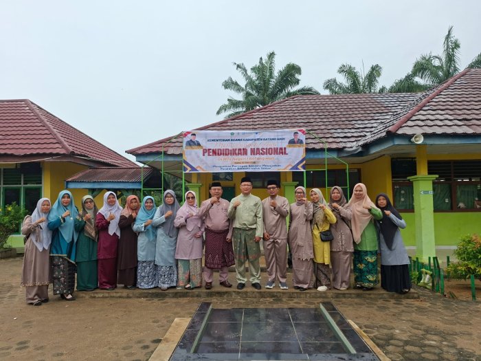 MTsN 3 Batang Hari Ikuti Upacara Hardiknas 2026, Perkuat Semangat Pendidikan Bermutu untuk Semua MTsN 3 Batang Hari Ikuti Upacara Hardiknas 2026, Perkuat Semangat Pendidikan Bermutu untuk Semua