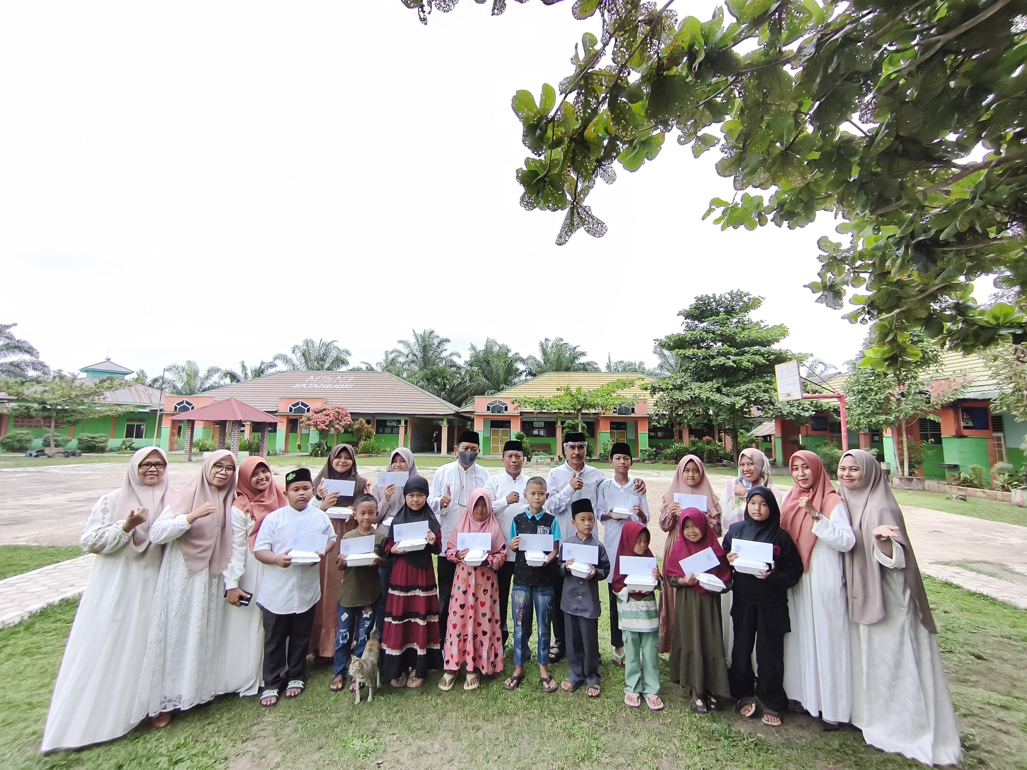 Penuh Haru! Lebaran Yatim dan Difabel MTsN 3 Batang Hari 1447 H