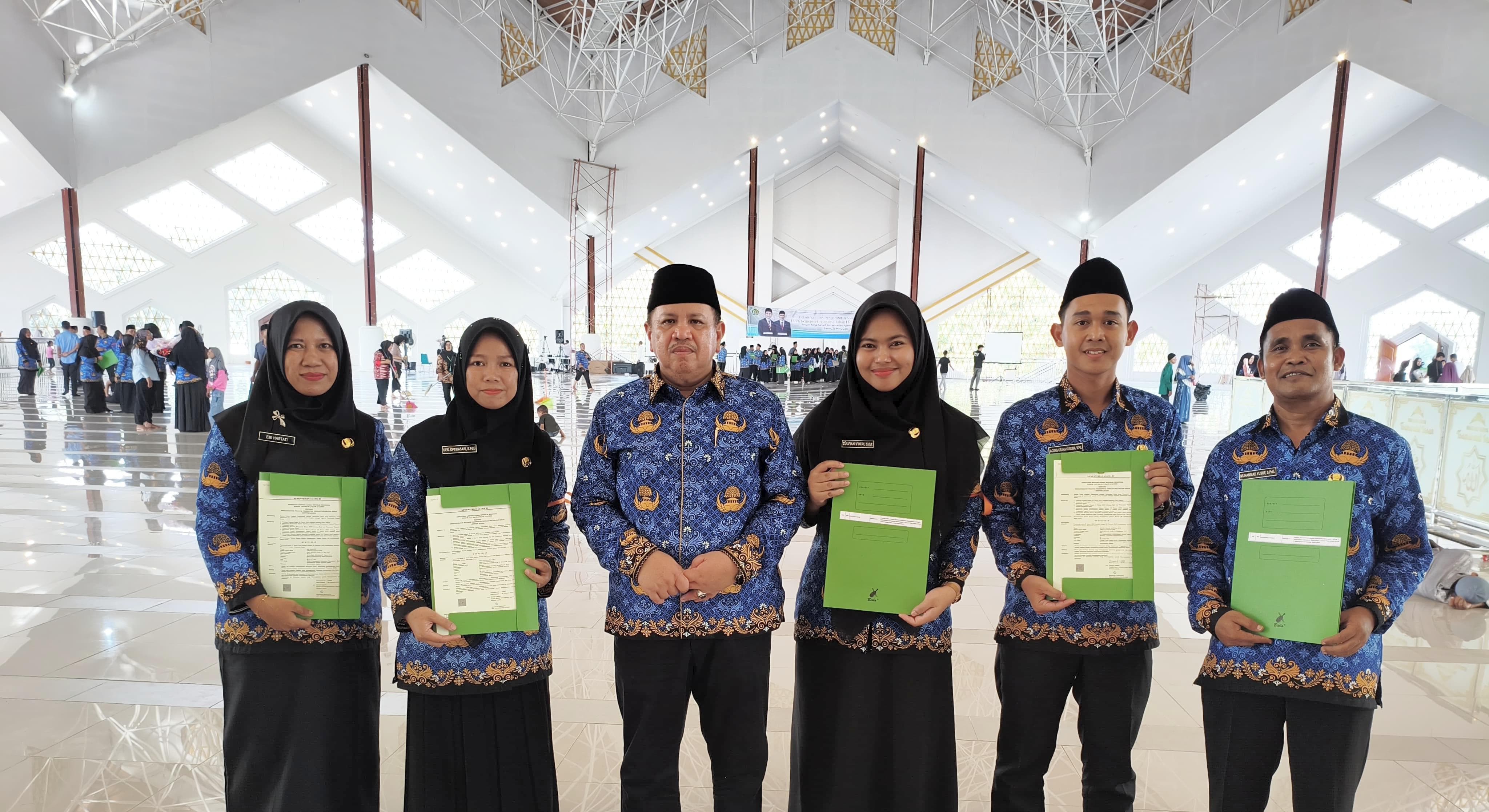 5 PPPK MTsN 3 Batang Hari Ikuti Pelantikan dan Pengambilan Sumpah Jabatan Oleh Menteri Agama