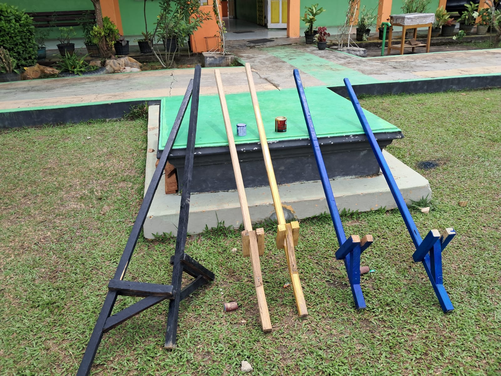 Implementasikan P5RA Tema Permainan Tradisional, Siswa Kelas IX MTsN 3 Batanghari Praktek Membuat Enggrang 