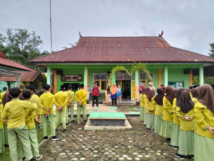 ASAS Kelas IX MTsN 3 Batang Hari Resmi Ditutup, Berjalan Lancar dan Sukses ASAS Kelas IX MTsN 3 Batang Hari Resmi Ditutup, Berjalan Lancar dan Sukses