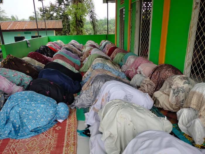 Menggapai Keutamaan Ramadan, MTsN 3 Batang Hari Gelar Salat Berjamaah Serta Doa Bersama Setiap Hari