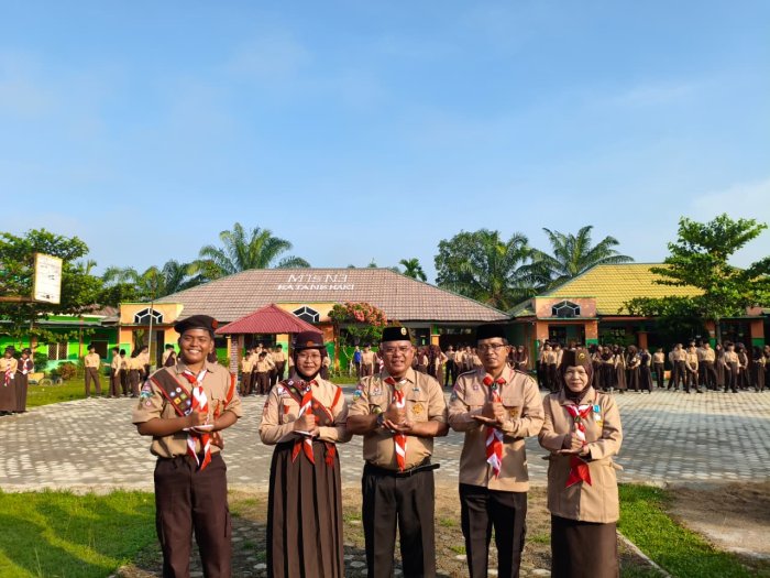 Bawa Misi Prestasi dan Persaudaraan, Kontingen Pramuka Pangkalan MTsN 3 Batang Hari Dilepas ke Jamda Provinsi Jambi