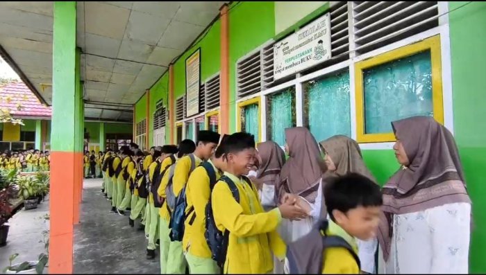 Sambut Idul Fitri 1447 H, MTsN 3 Batang Hari Tutup Pembelajaran Ramadan Dengan Saling Bermaafan