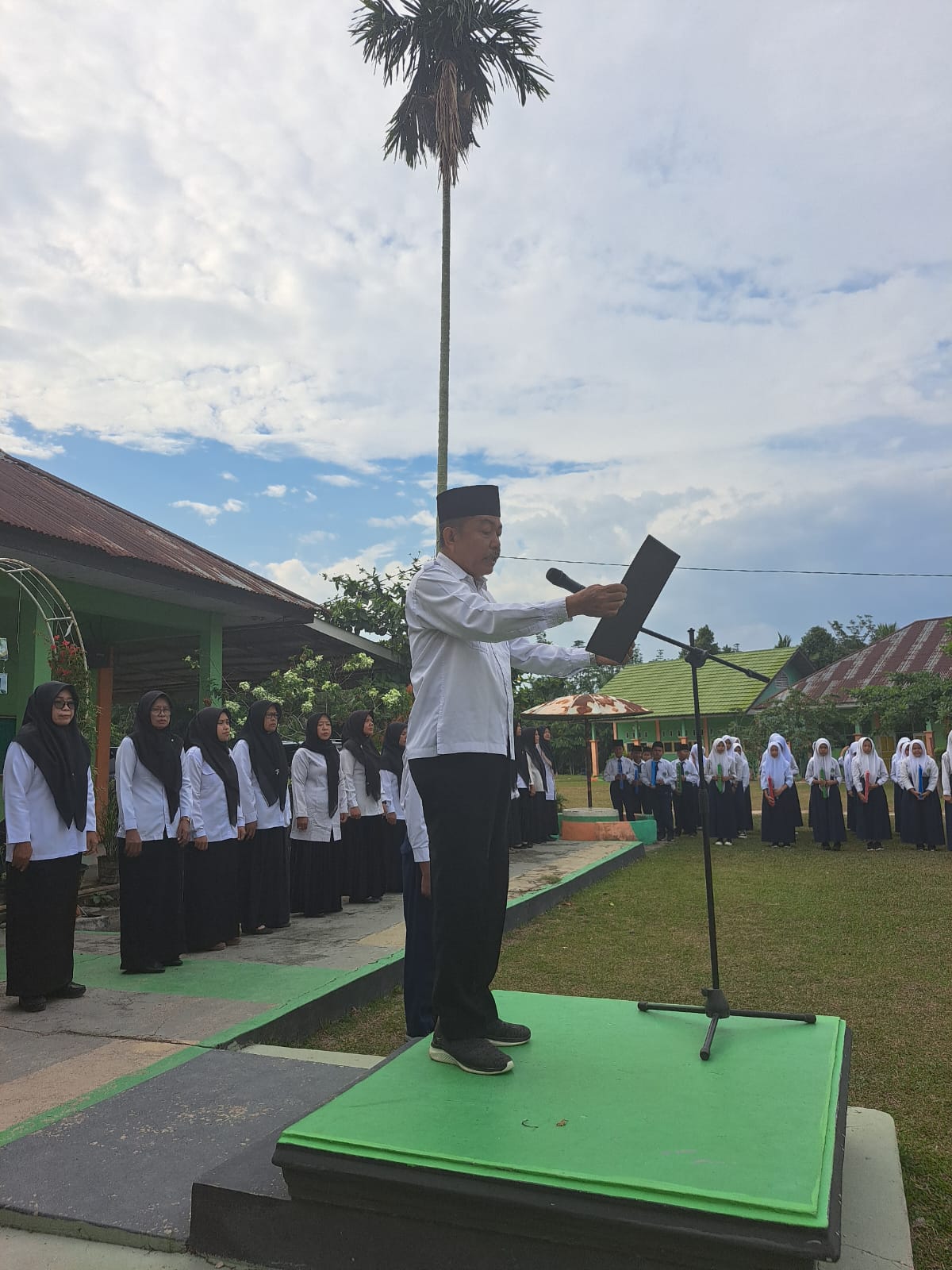 MTs Negeri 3 Batang Hari Laksanakan Upacara Peringatan Hari Sumpah Pemuda Ke-96