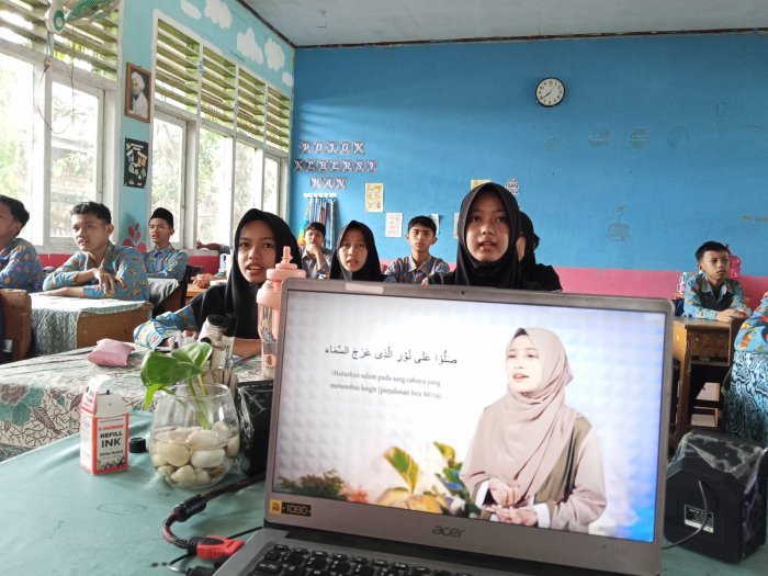 GERLIS MTsN 3 Batang Hari: Shalawat Sebelum Belajar Jadi Pembiasaan Siswa GERLIS MTsN 3 Batang Hari: Shalawat Sebelum Belajar Jadi Pembiasaan Siswa