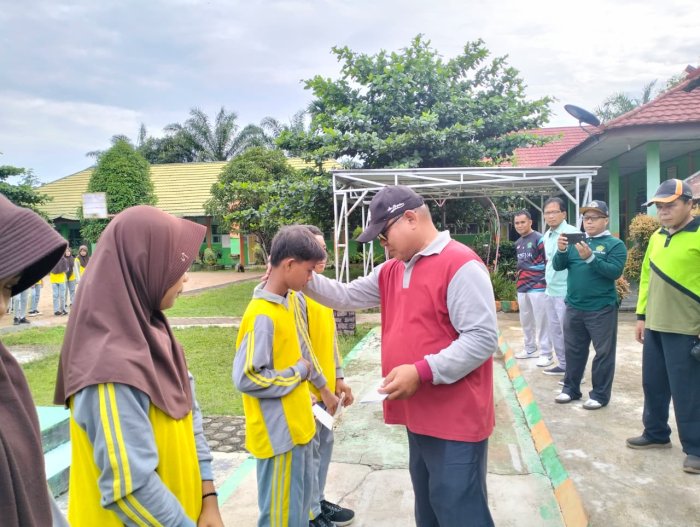 MTsN 3 Batang Hari Kembali Laksanakan GULALI, Santuni 12 Siswa Yatim Piatu MTsN 3 Batang Hari Kembali Laksanakan GULALI, Santuni 12 Siswa Yatim Piatu