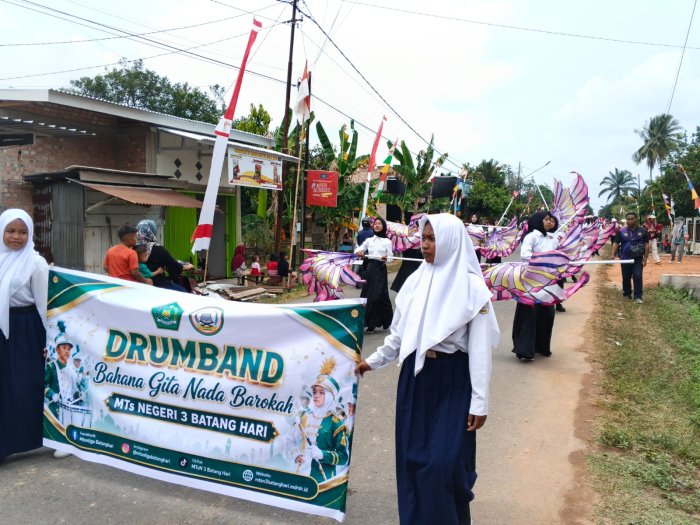 Semarak Kemerdekaan HUT RI ke-81, MTsN 3 Batanghari Turut Meriahkan Pawai Kemerdekaan