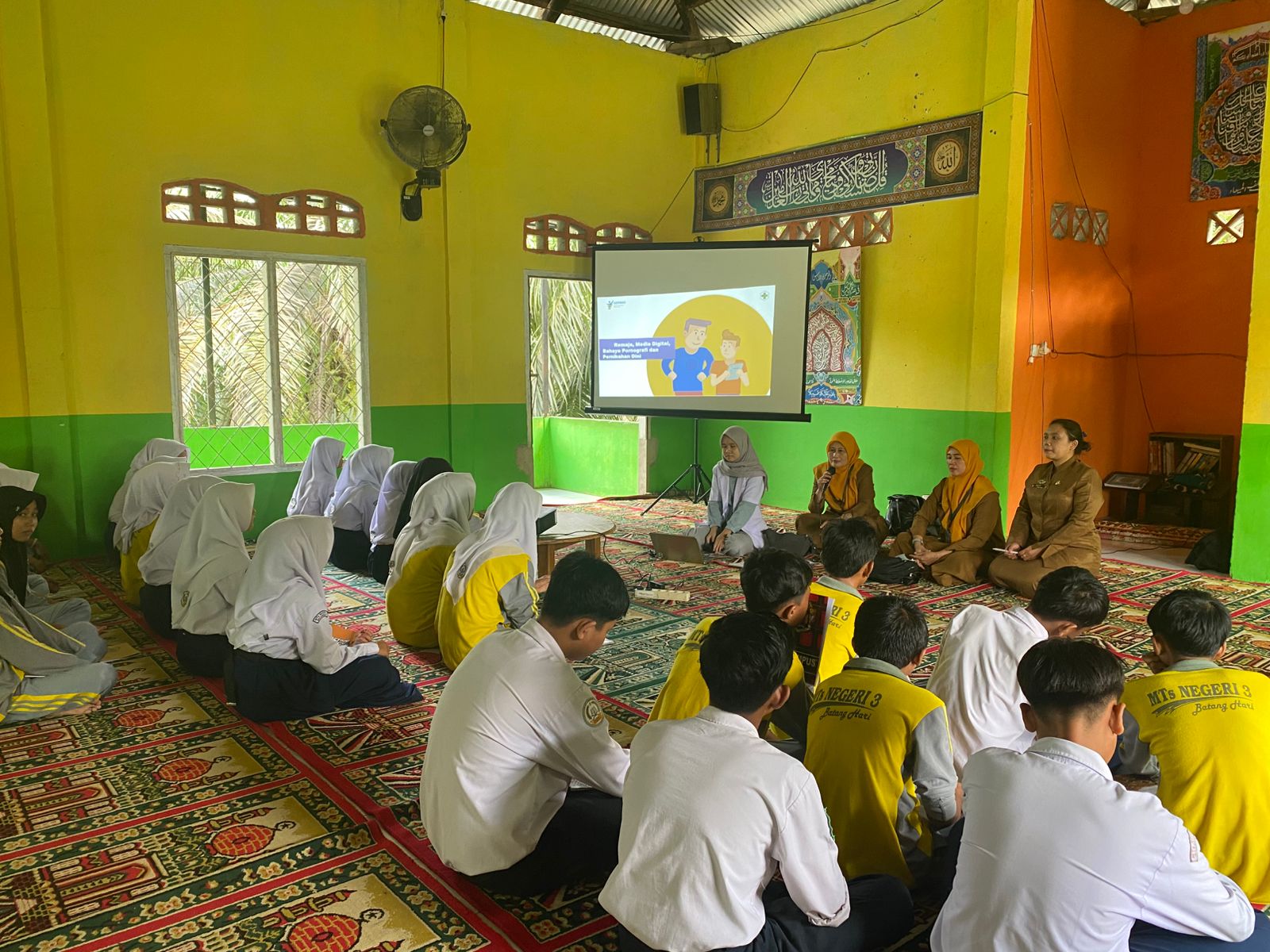 MTsN 3 Batang Hari Menerima Kunjungan dari Puskesmas Tenam dalam Kegiatan Penyuluhan Kesehatan Reproduksi (KESPRO)