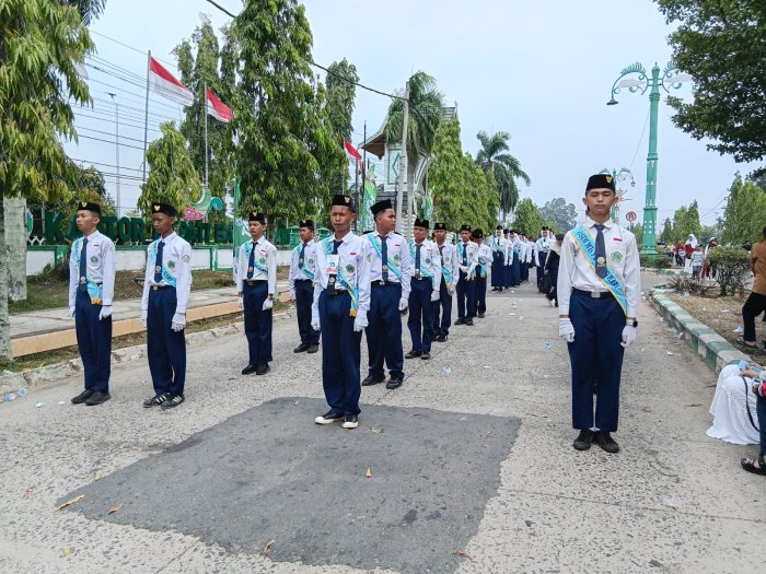 Langkah Tegap, Barisan Mantap! Tim Gerak Jalan MTsN 3 Batang Hari Sukses Meriahkan Pawai HUT RI Langkah Tegap, Barisan Mantap! Tim Gerak Jalan MTsN 3 Batang Hari Sukses Meriahkan Pawai HUT RI