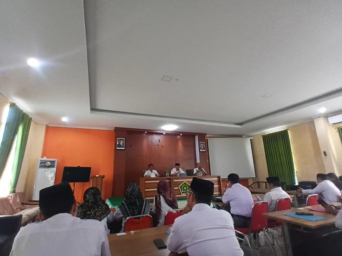 Plt Kepala MTsN 3 Batang Hari Ikuti Rapat Koordinator Bahas Infrastruktur dan Persiapan TKA 2025