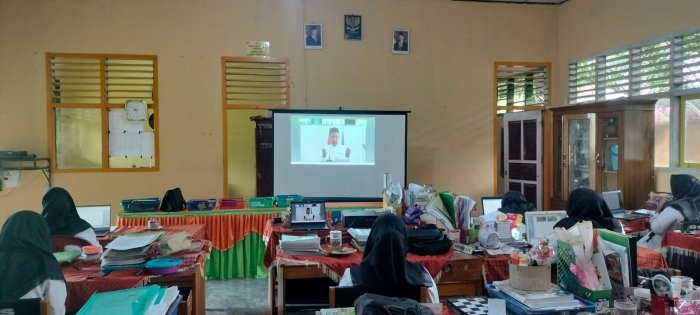 Istighosah Virtual, Guru MTsN 3 Batang Hari Panjatkan Doa untuk Bangsa dan Negara