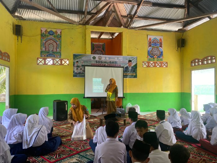 MTsN 3 Batang Hari Gelar Pelatihan First Aider P3LP Bersama Puskesmas Tenam