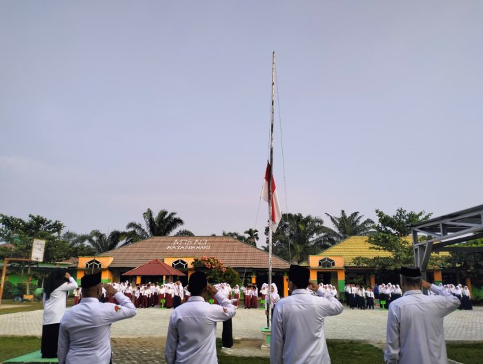 MTsN 3 Batang Hari Awali Tahun Ajaran 2026/2027 dengan Upacara Bendera dan Sosialisasi Program Sahabat Pagi