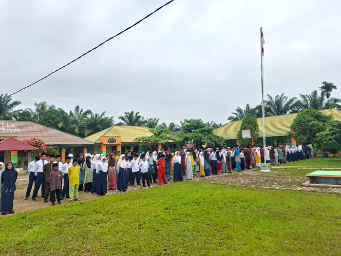 Semester Baru, Semangat Baru: MTsN 3 Batang Hari Gelar Apel Bernuansa Budaya Jambi Semester Baru, Semangat Baru: MTsN 3 Batang Hari Gelar Apel Bernuansa Budaya Jambi
