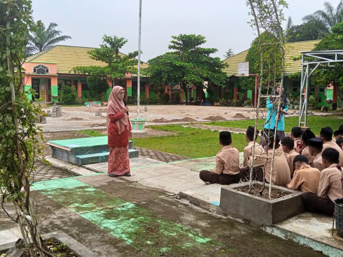 Siswa Kelas VII MTsN 3 Batang Hari Ikuti Kegiatan GLM Cakra Bidang Agama Siswa Kelas VII MTsN 3 Batang Hari Ikuti Kegiatan GLM Cakra Bidang Agama