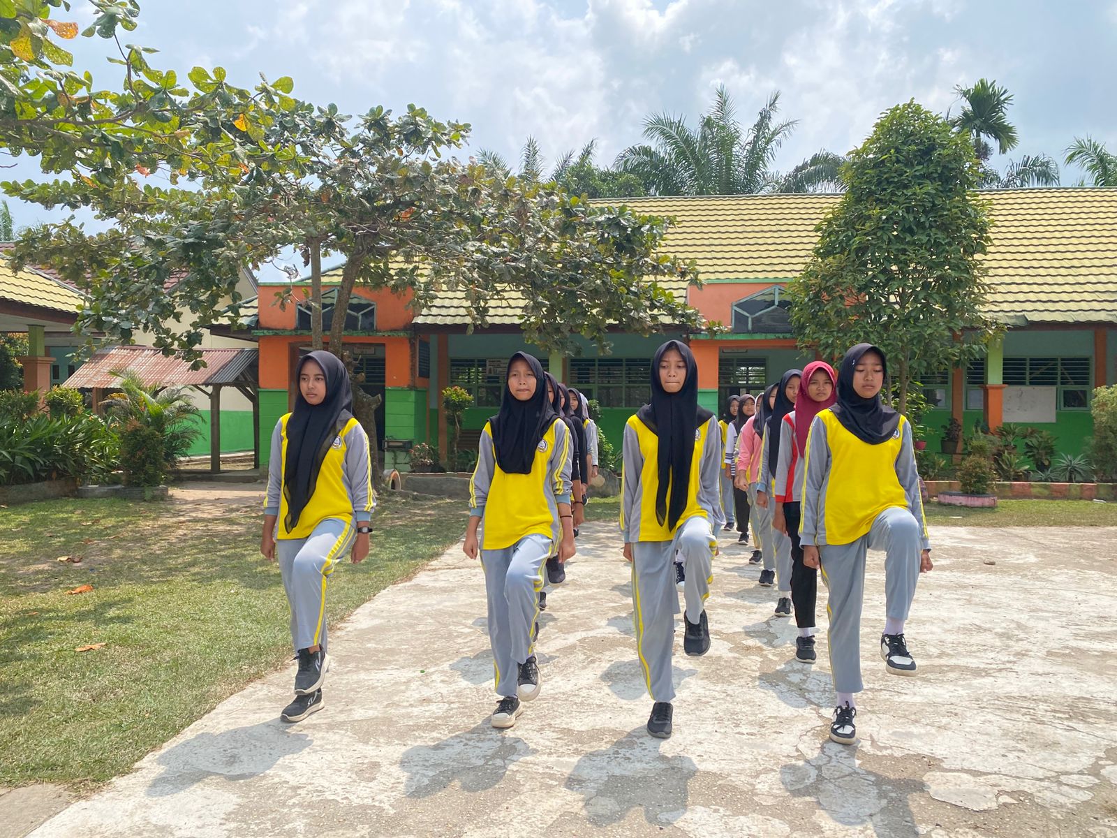 MTs Negeri 3 Batang Hari Fokuskan Latihan Kegiatan Ekstrakurikuler Baris-Berbaris dan Drumband Persiapan  Menyambut HUT Ke-80 RI